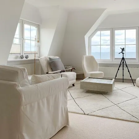 Charmante Ferienwohnung In Schцner Bдdervilla Mit Traumhaftem Meerblick Direkt Am Strand Apartamento Timmendorfer Strand